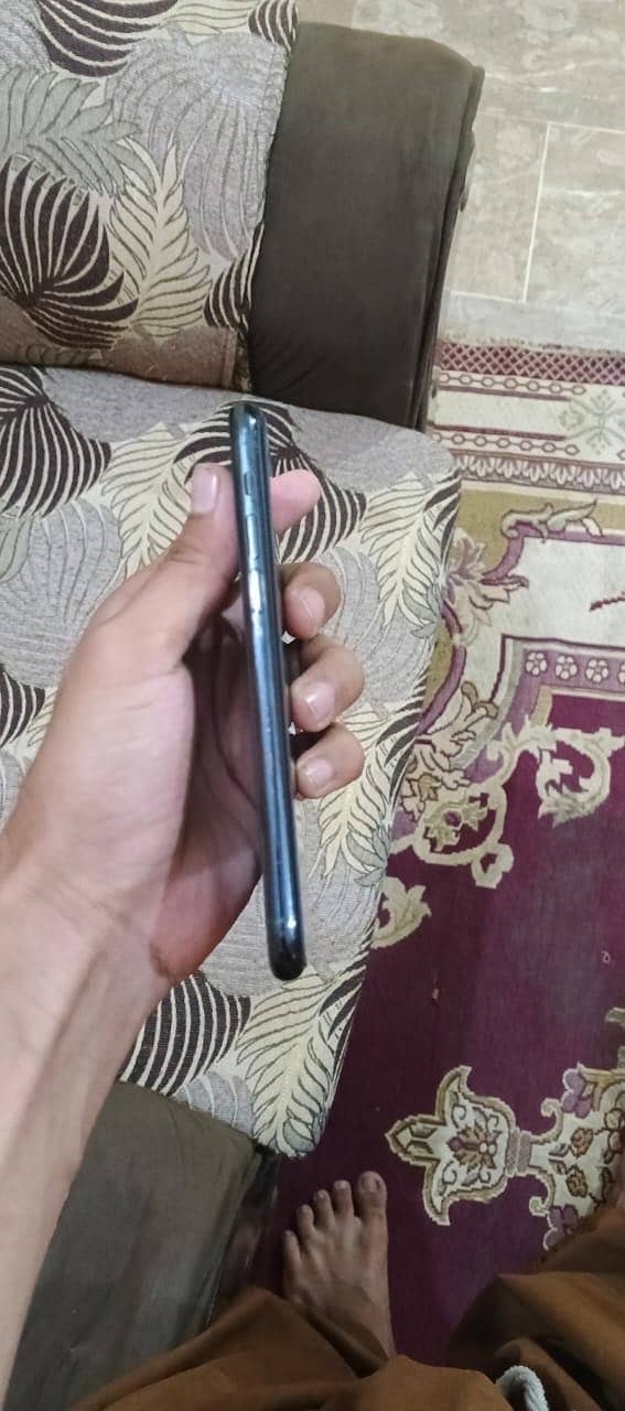 Apple iPhone 11 Pro 2