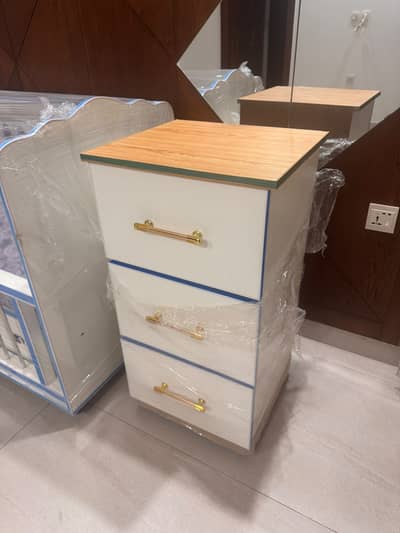 Compact changing table