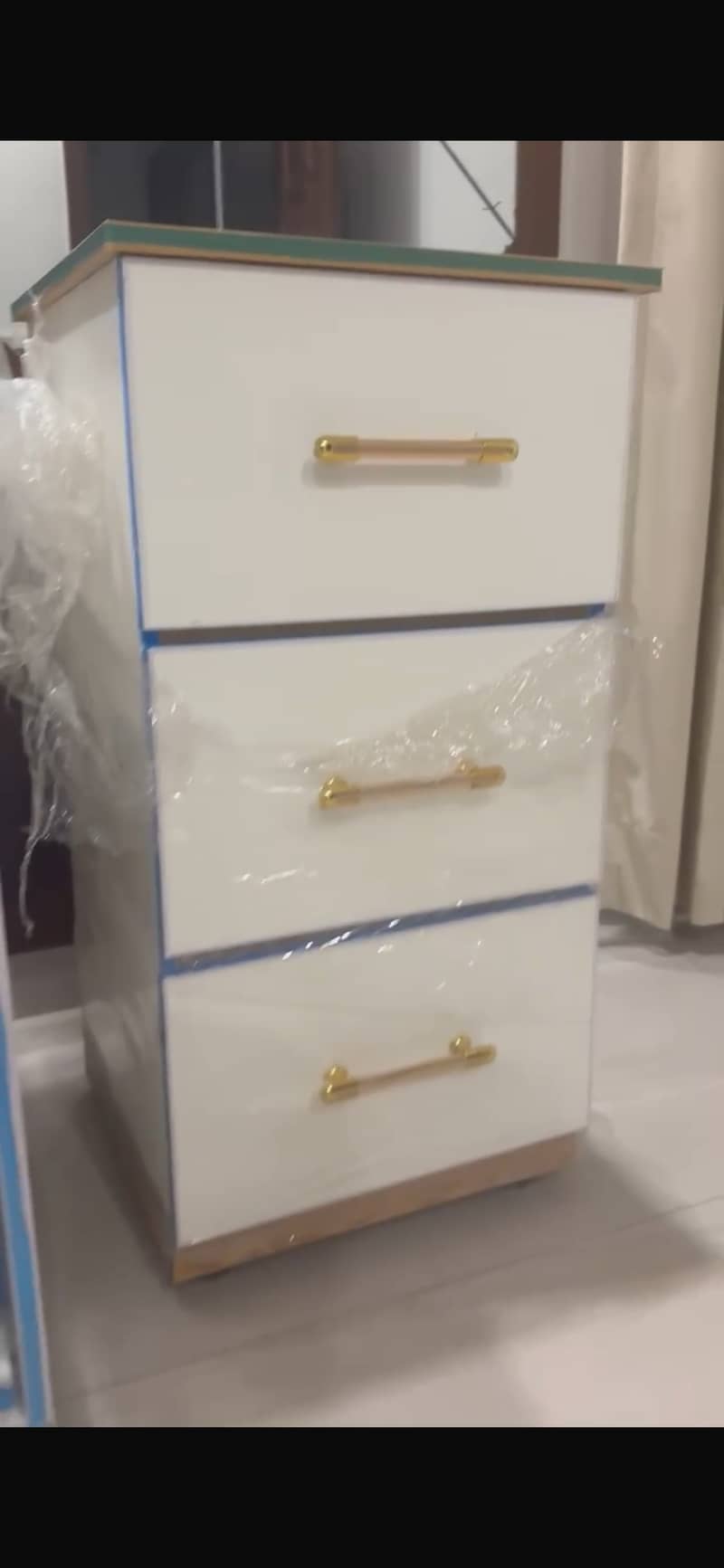 Compact changing table 2