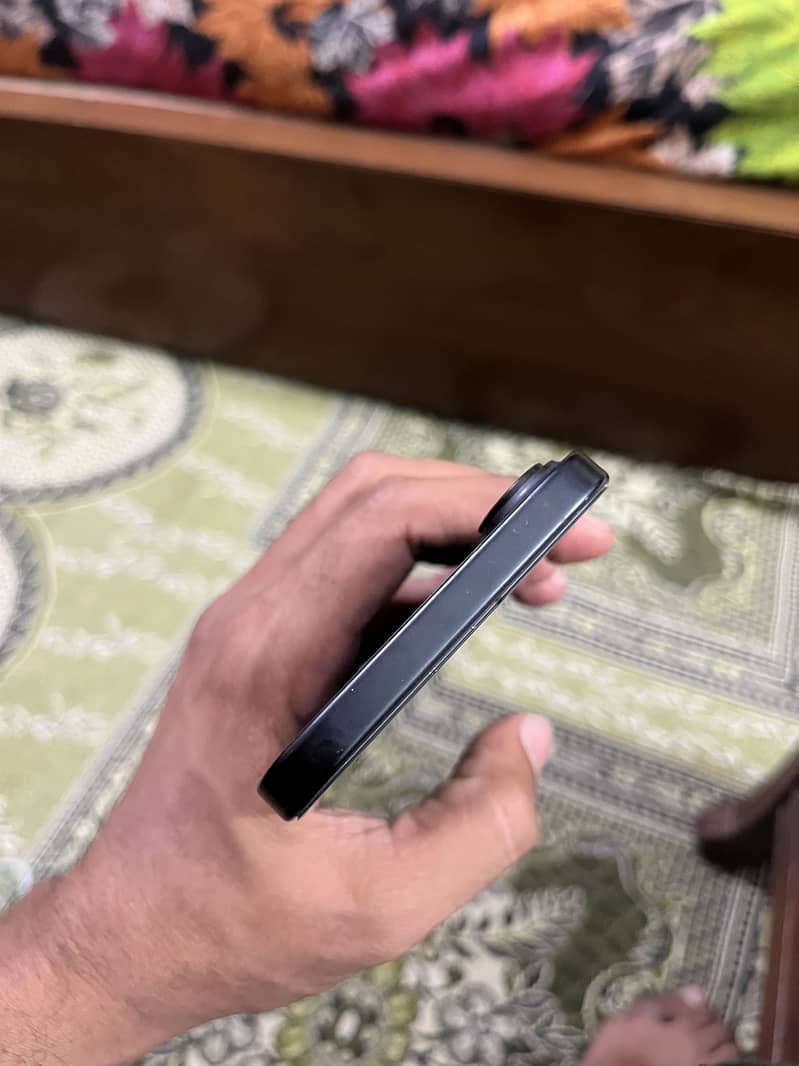 Apple iPhone 16 Plus 1