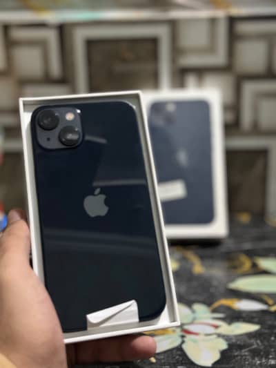 Apple iPhone 13