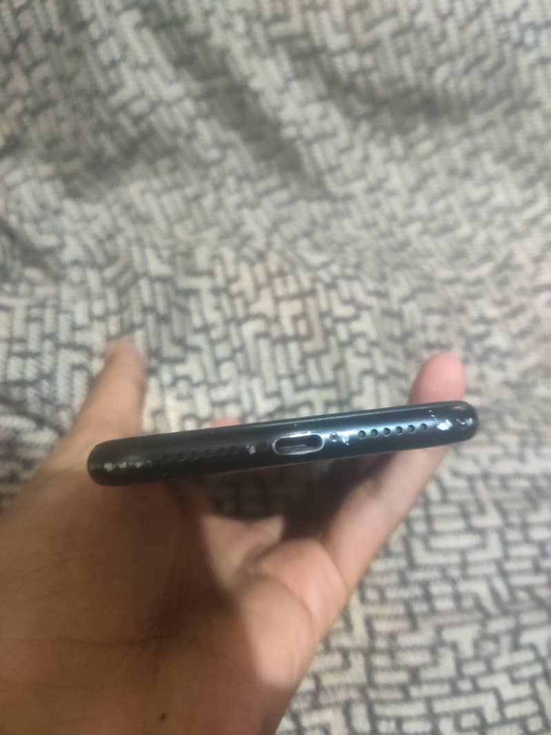 Apple iPhone XR 4