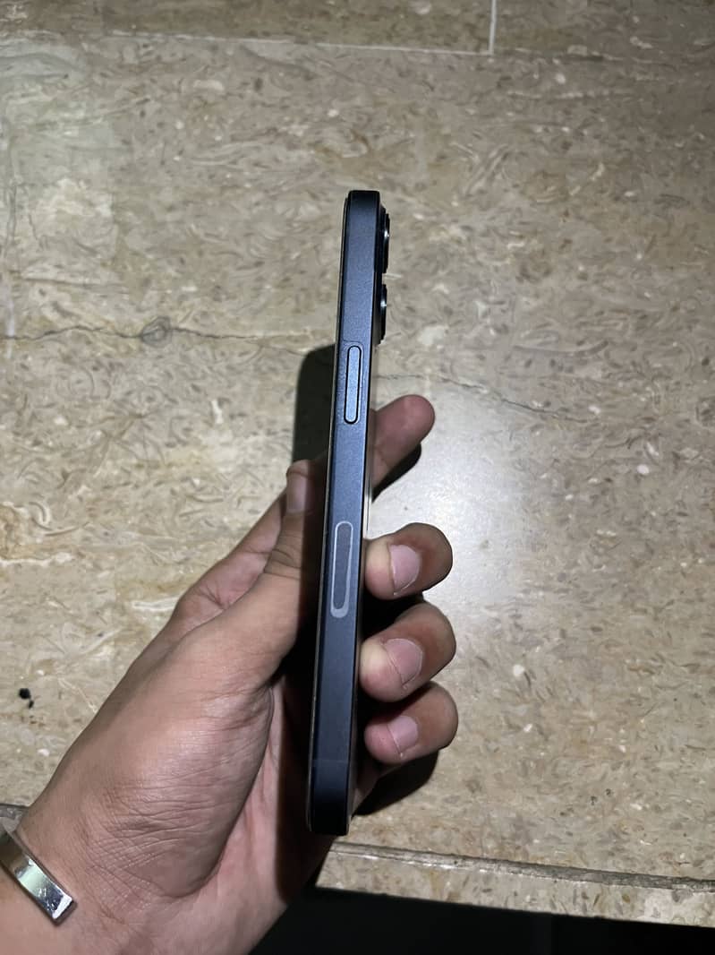 Apple iPhone 13 0