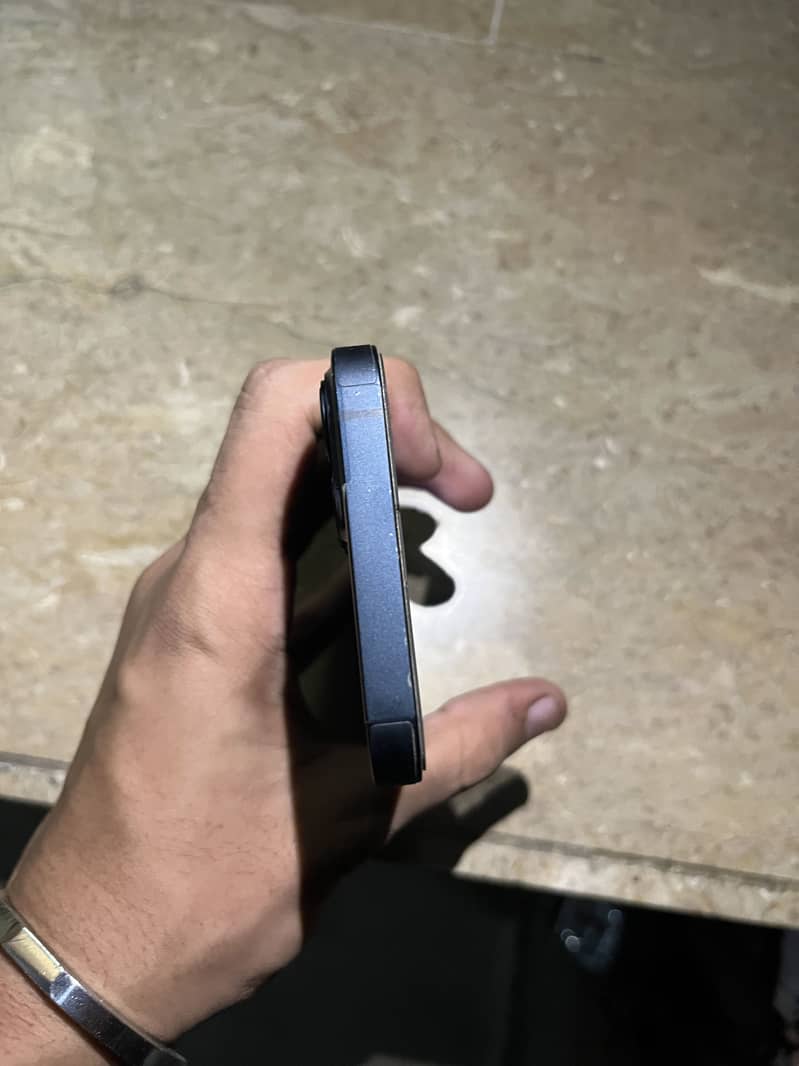 Apple iPhone 13 1