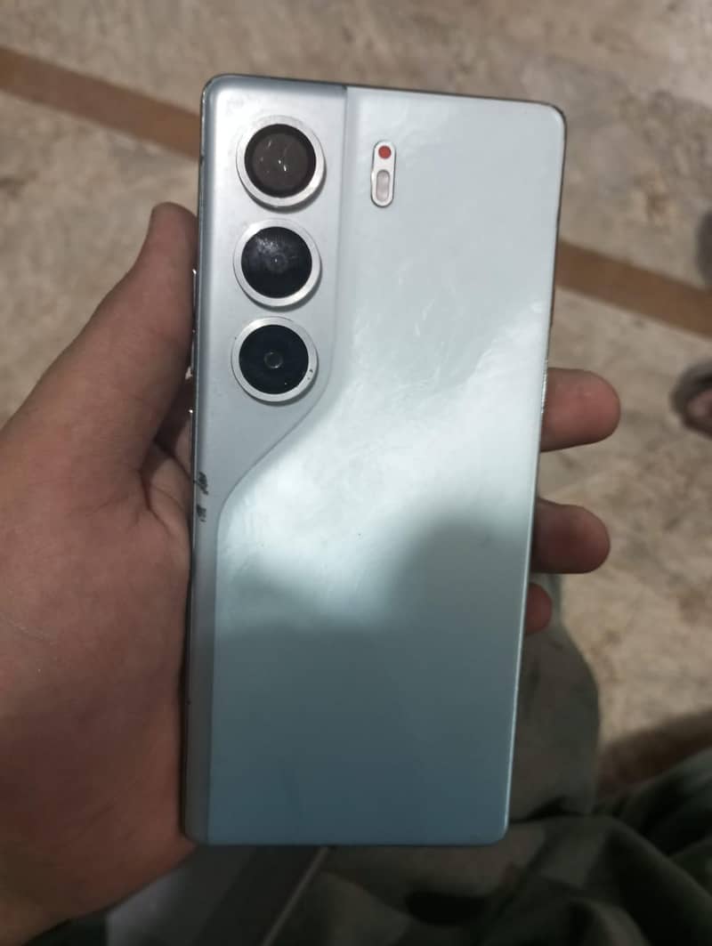 Tecno CAMON 40 1