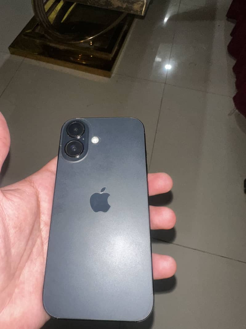 Apple iPhone 16 0