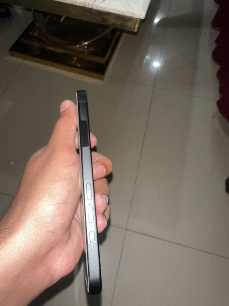 Apple iPhone 16 1