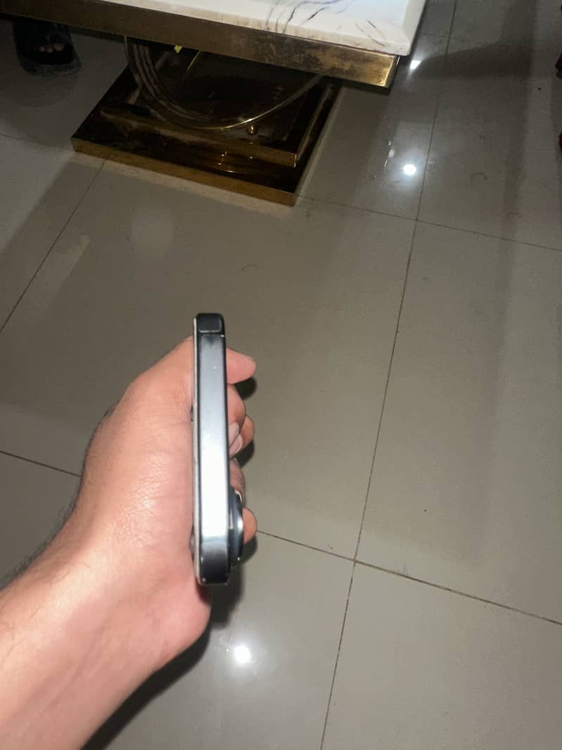 Apple iPhone 16 2