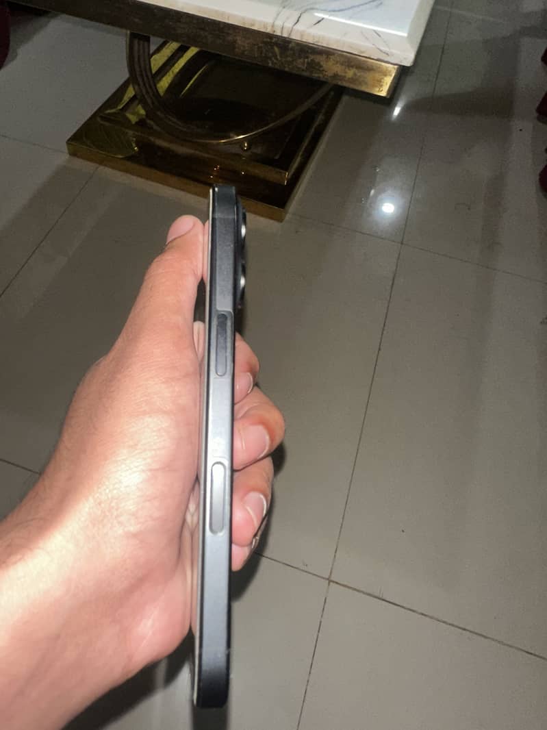 Apple iPhone 16 3