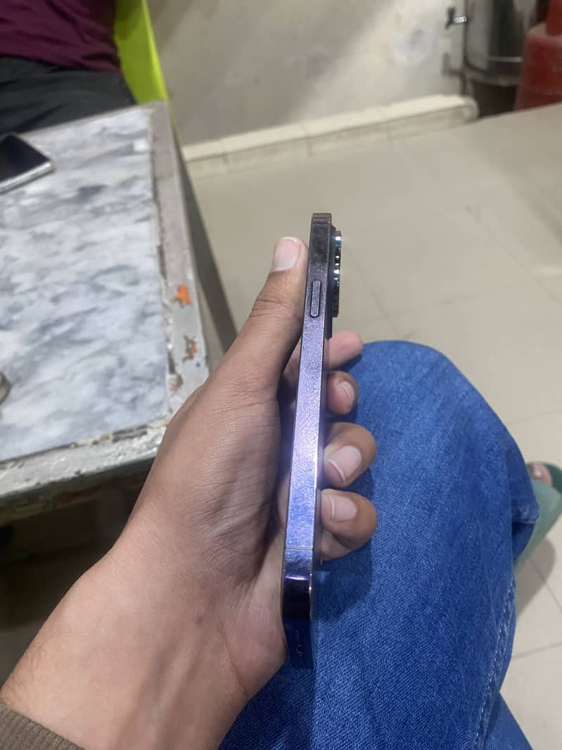 Apple iPhone 14 Pro Max 1
