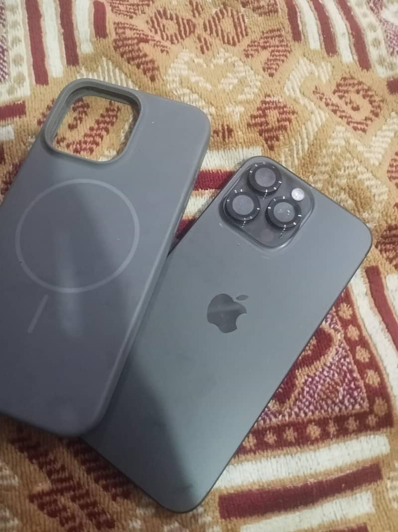 Apple iPhone 15 Pro Max 3