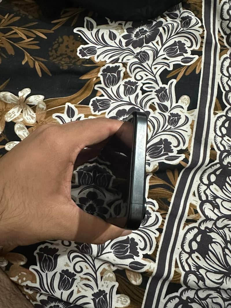 Apple iPhone 15 Pro Max 0