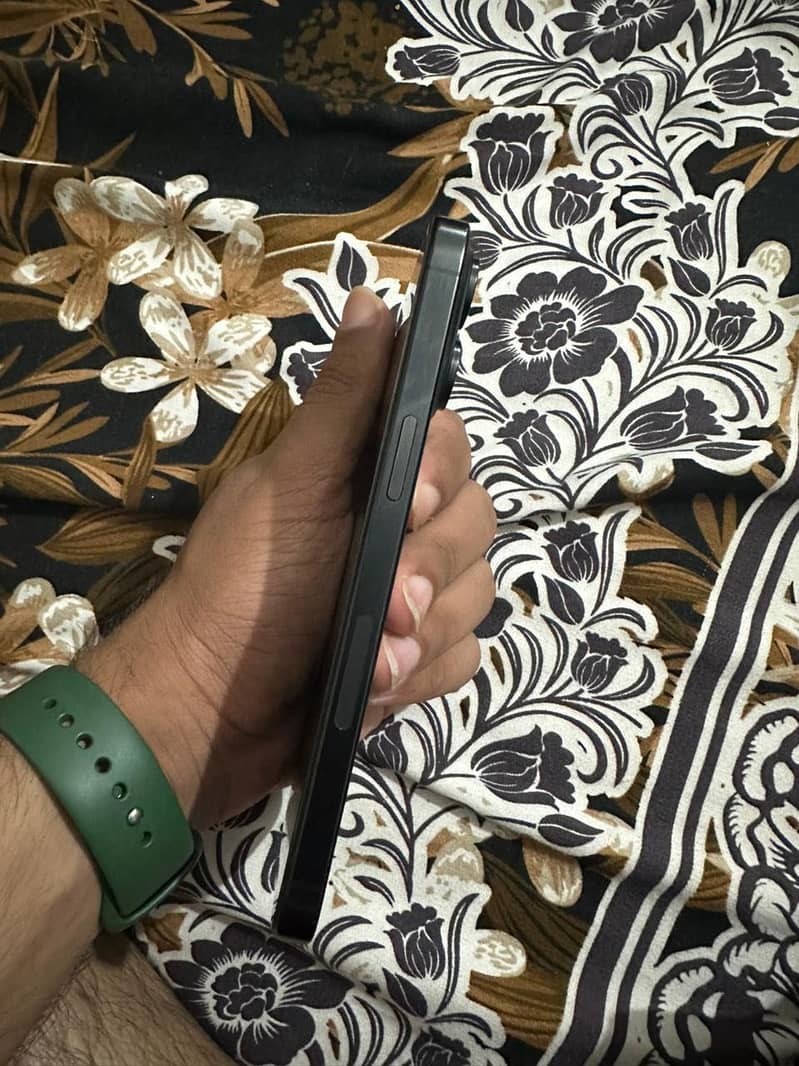 Apple iPhone 15 Pro Max 1
