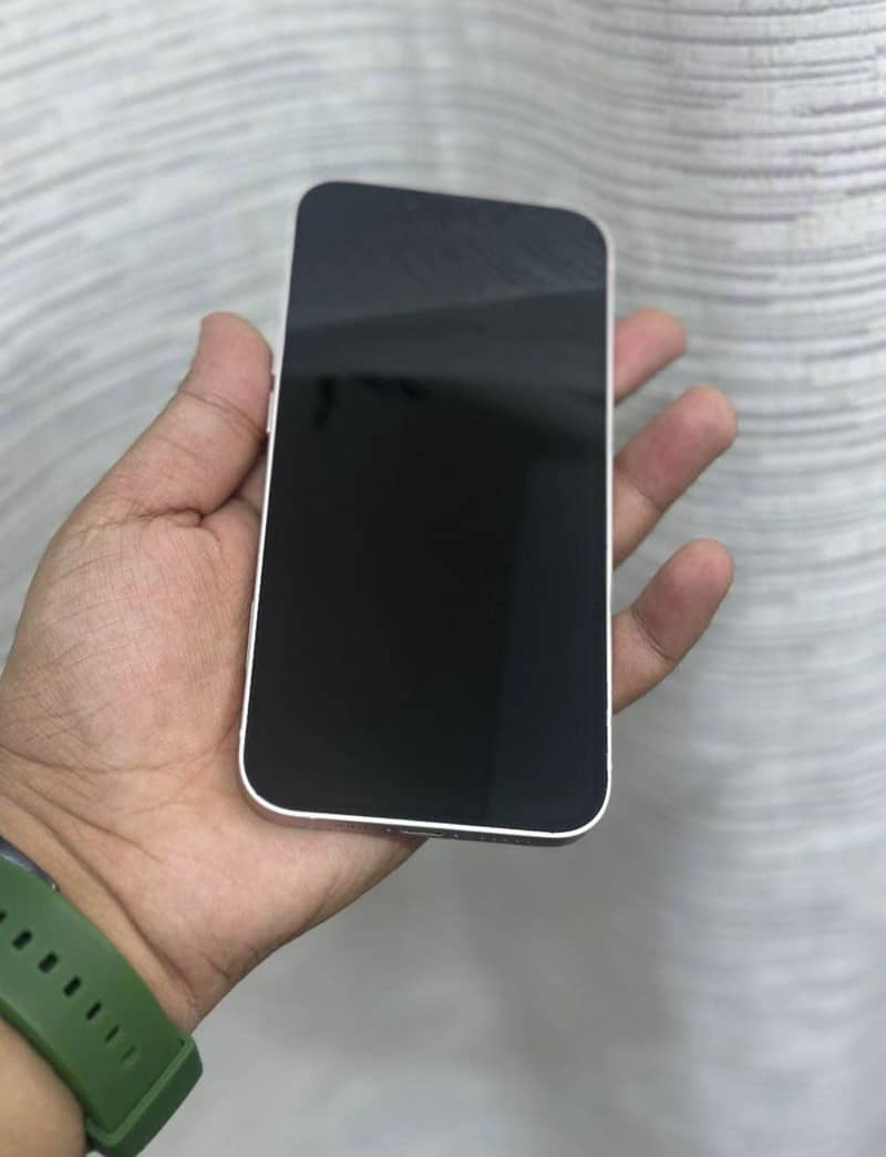 Apple iPhone 13 0