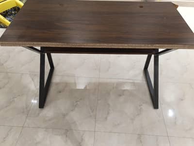 Computer Table Best Condition