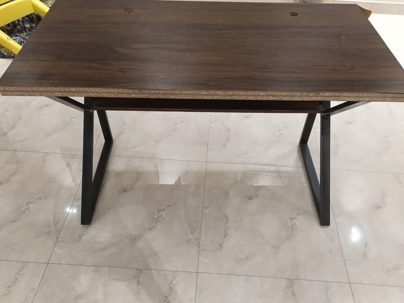 Computer Table Best Condition 0