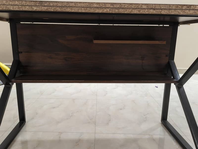 Computer Table Best Condition 3