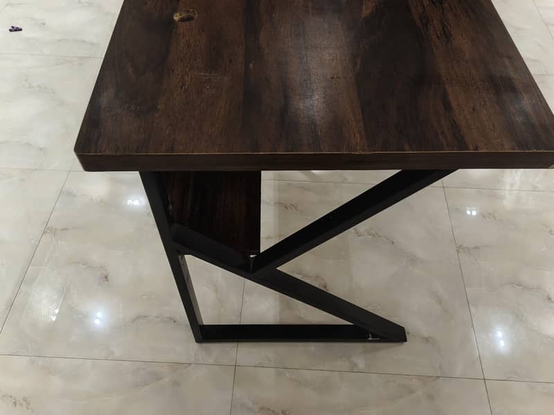 Computer Table Best Condition 4