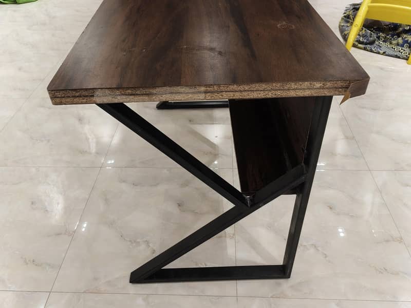 Computer Table Best Condition 5