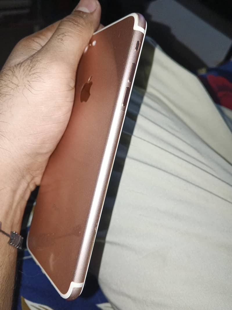 Apple iPhone 7 Plus 3