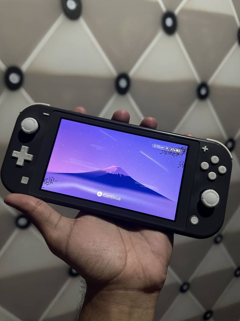 Nintendo Switch Lite [Jailbroken] 1