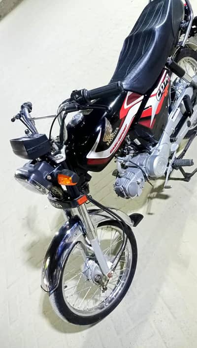 Honda CD-70 2025 model Karachi num 1st owner Genuine mint condition