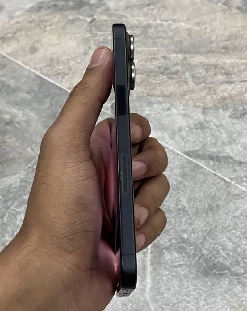 Apple iPhone 15 Pro Max 1