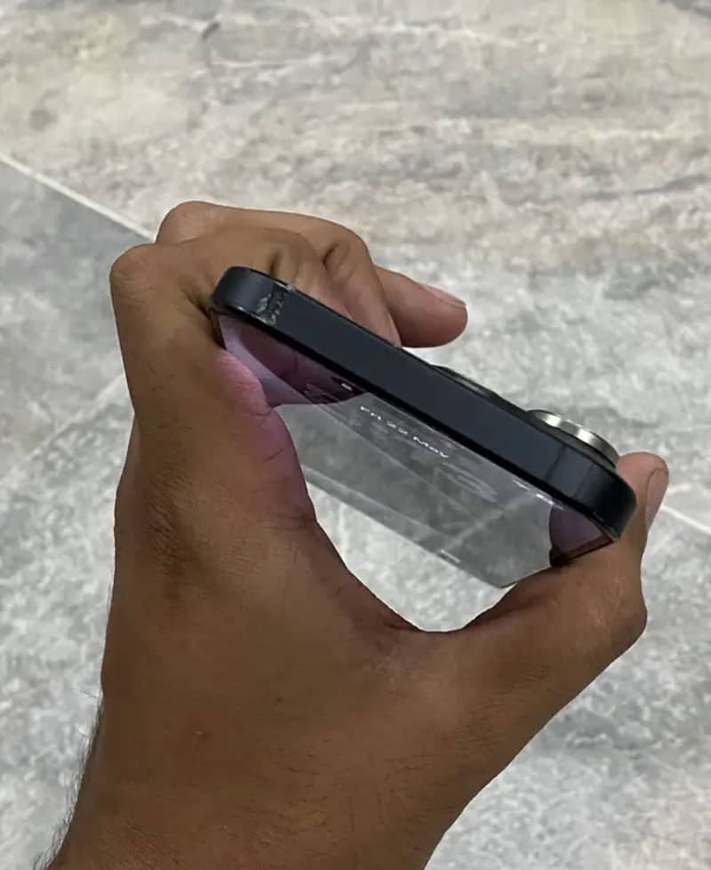Apple iPhone 15 Pro Max 2