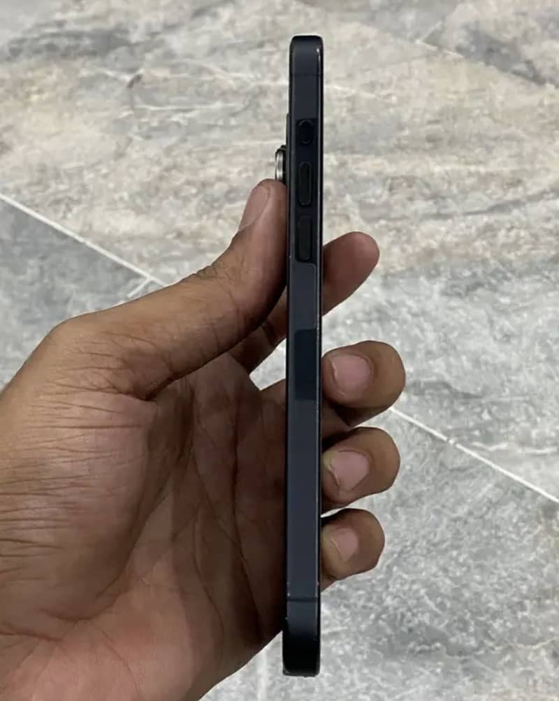 Apple iPhone 15 Pro Max 3