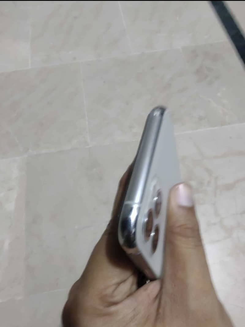 Apple iPhone 11 Pro 3
