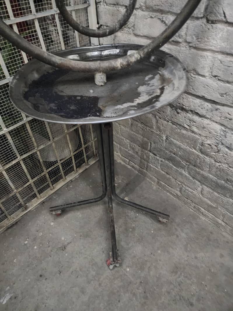 Bird stand 1