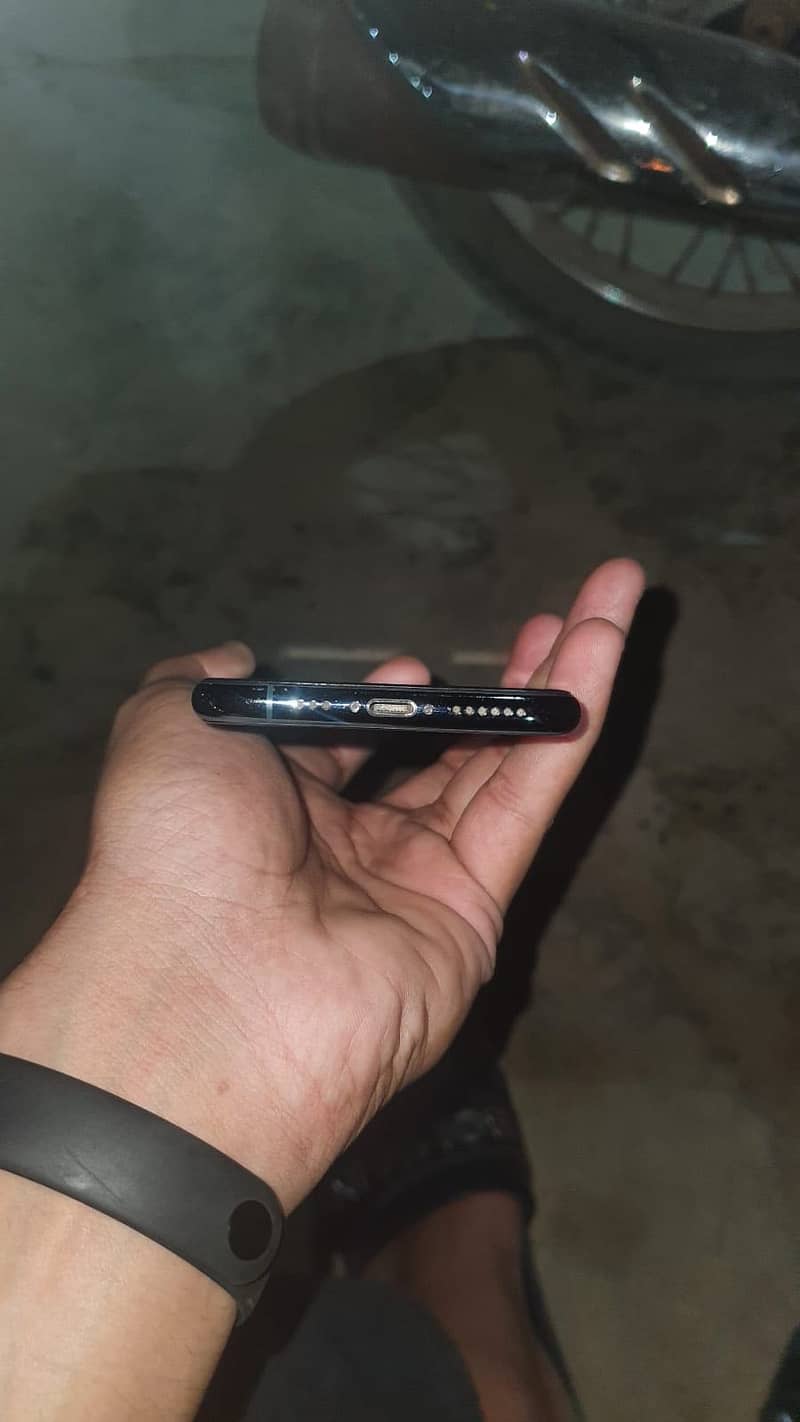 Apple iPhone 11 Pro 1