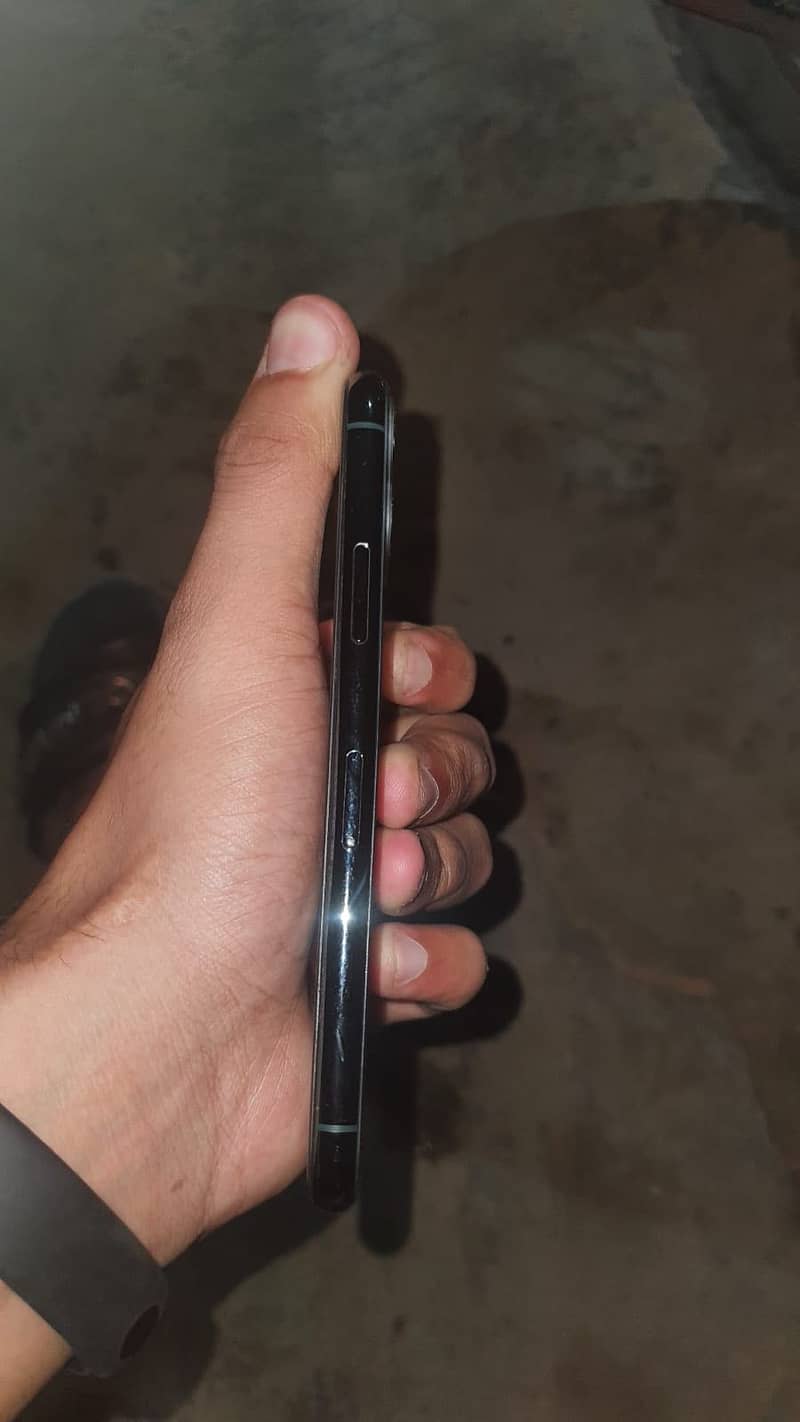 Apple iPhone 11 Pro 2