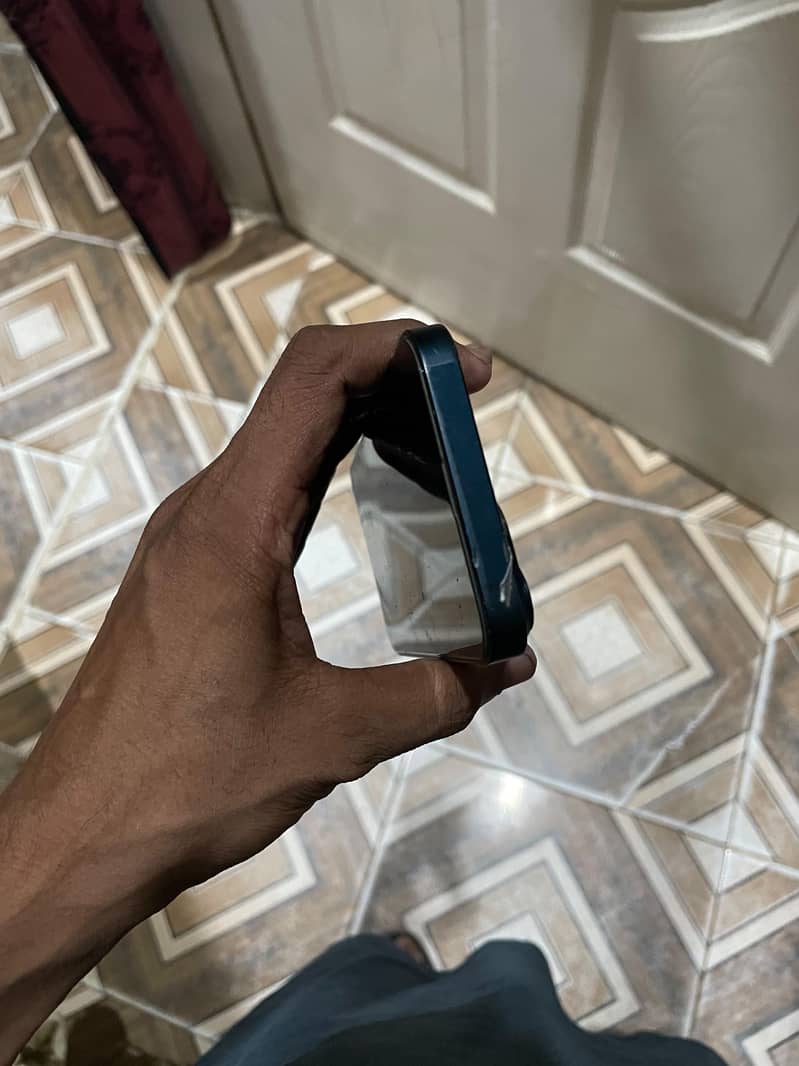 Apple iPhone 14 3