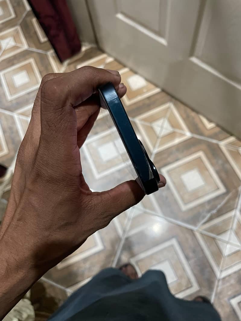 Apple iPhone 14 4