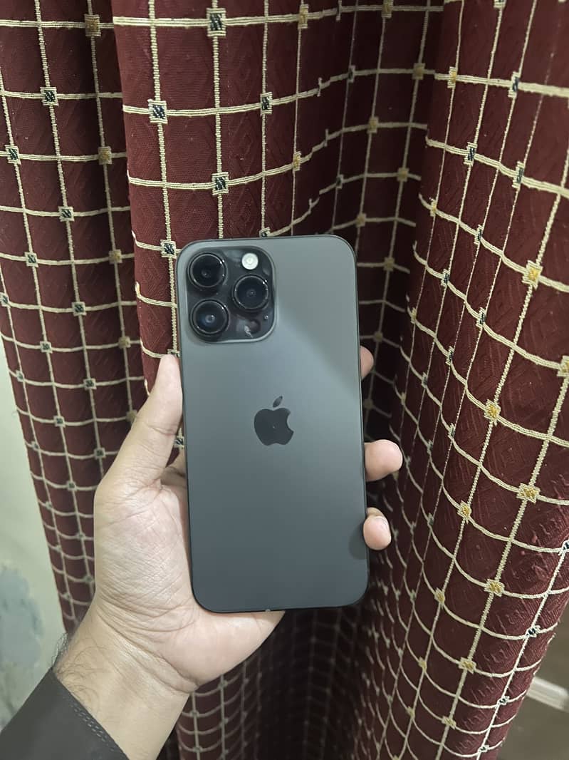 Apple iPhone 14 Pro Max 1