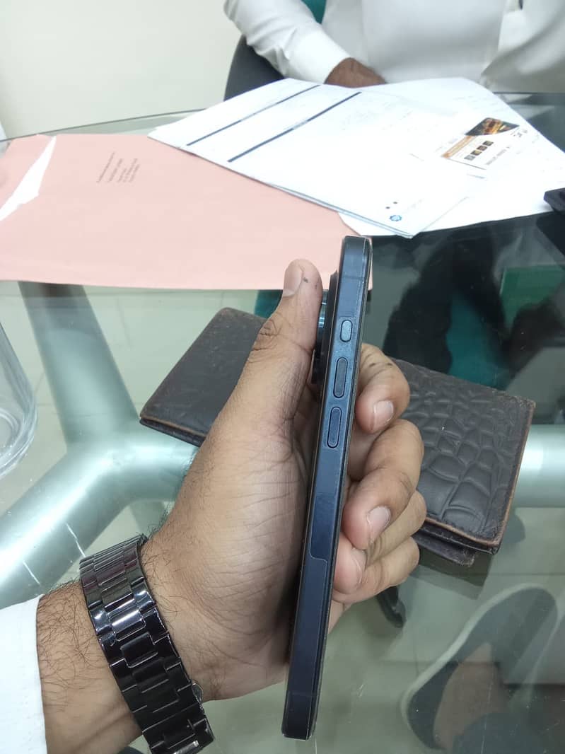 Apple iPhone 15 Pro 2
