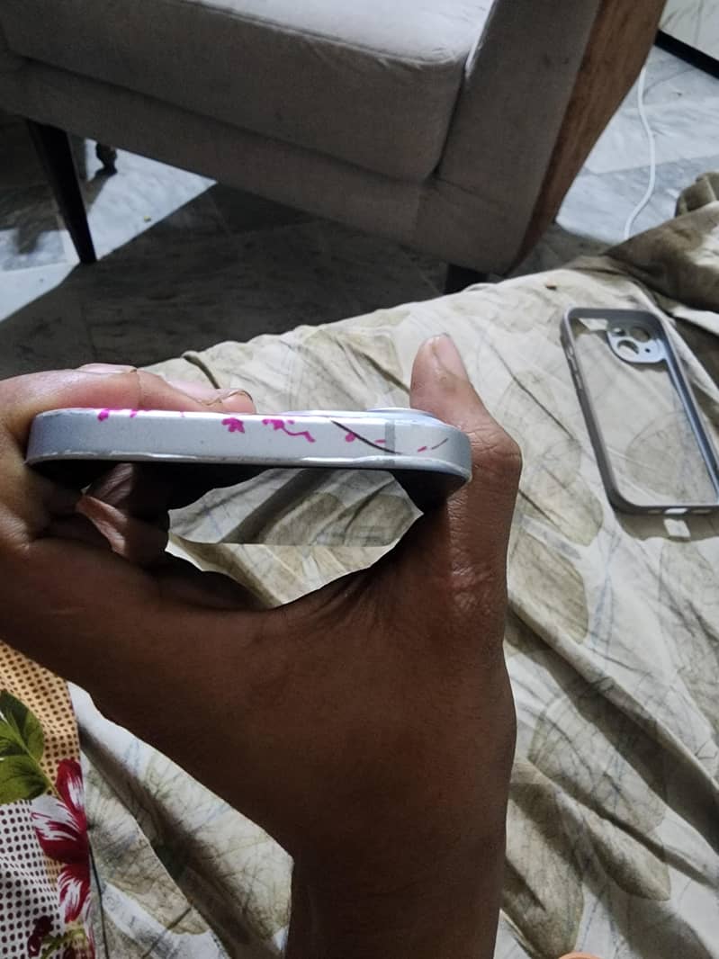 Apple iPhone 15 4
