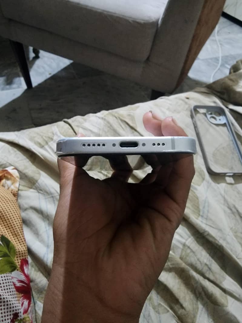 Apple iPhone 15 5
