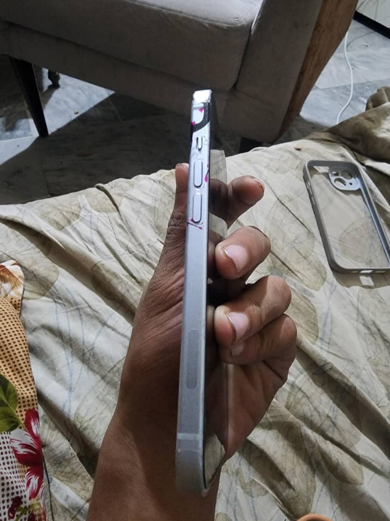 Apple iPhone 15 6