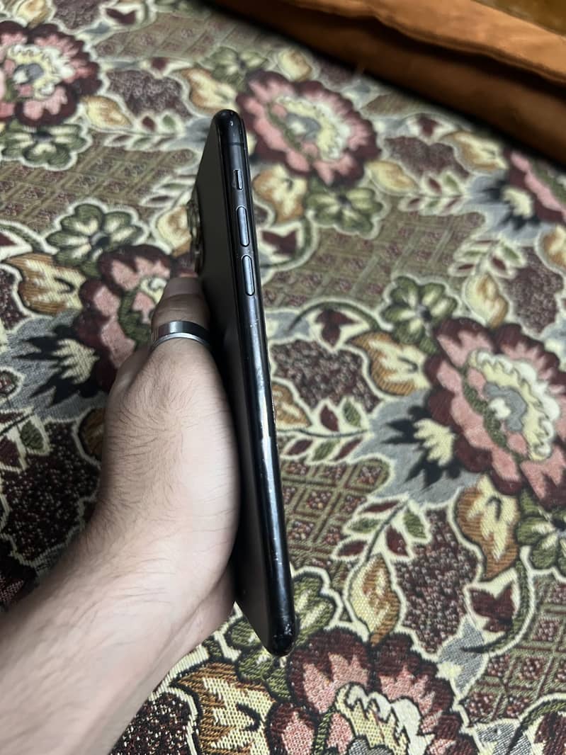 Apple iPhone 11 Pro Max 4
