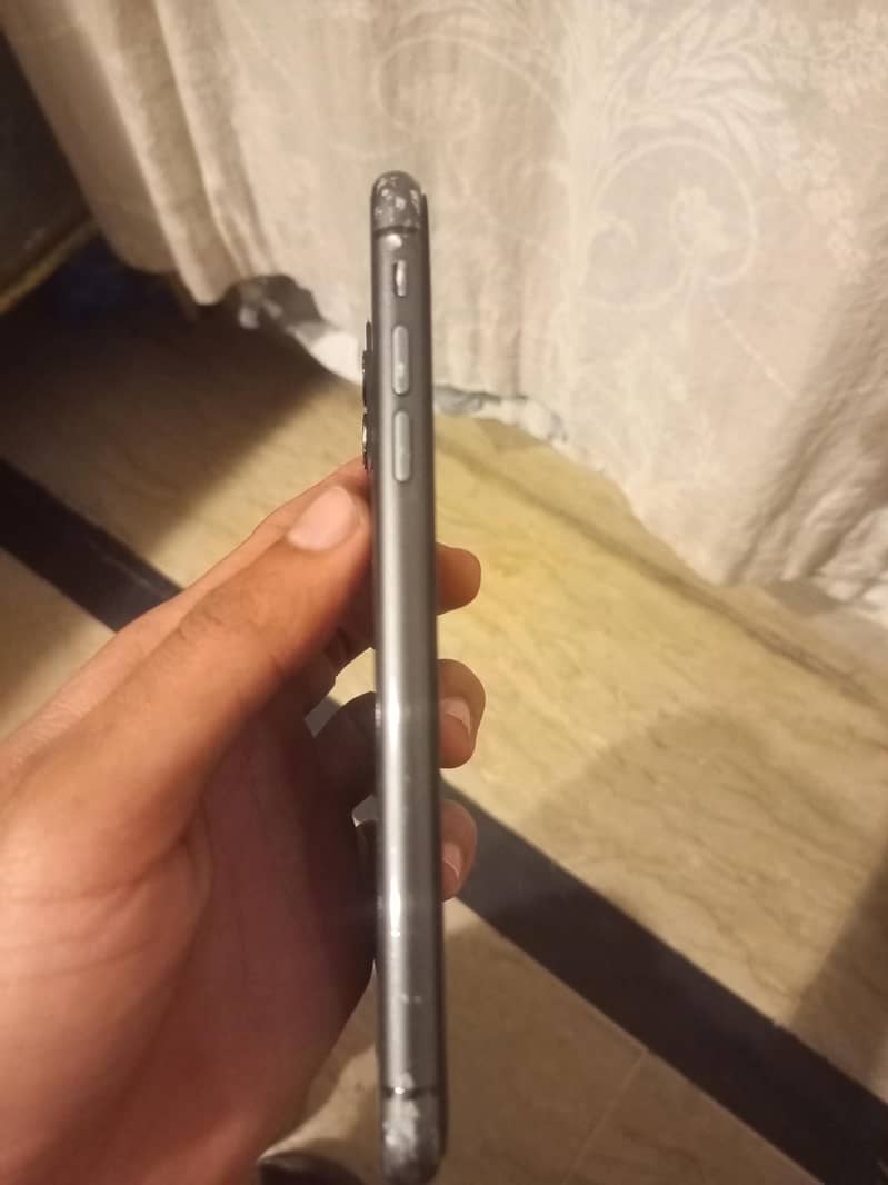Apple iPhone 11 3