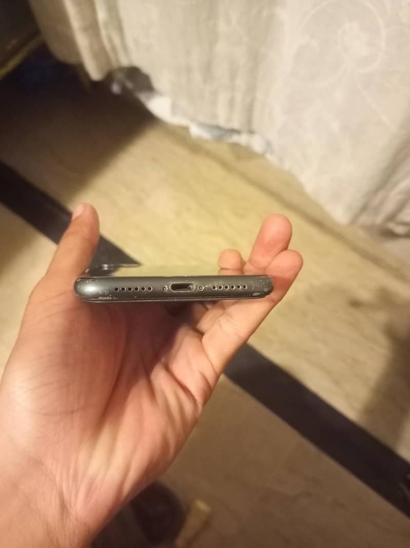 Apple iPhone 11 5