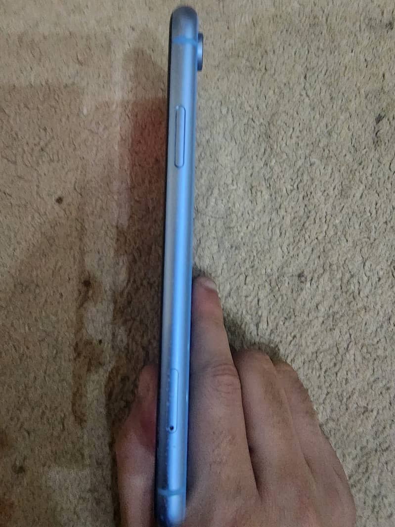 Apple iPhone XR 4