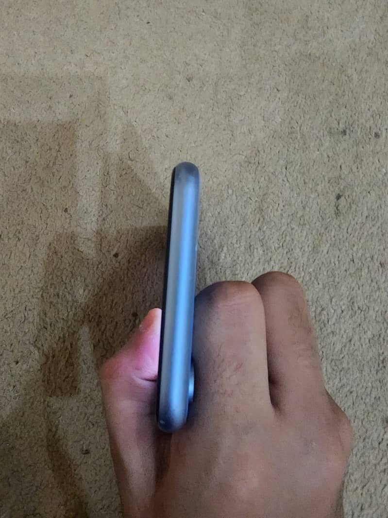 Apple iPhone XR 6