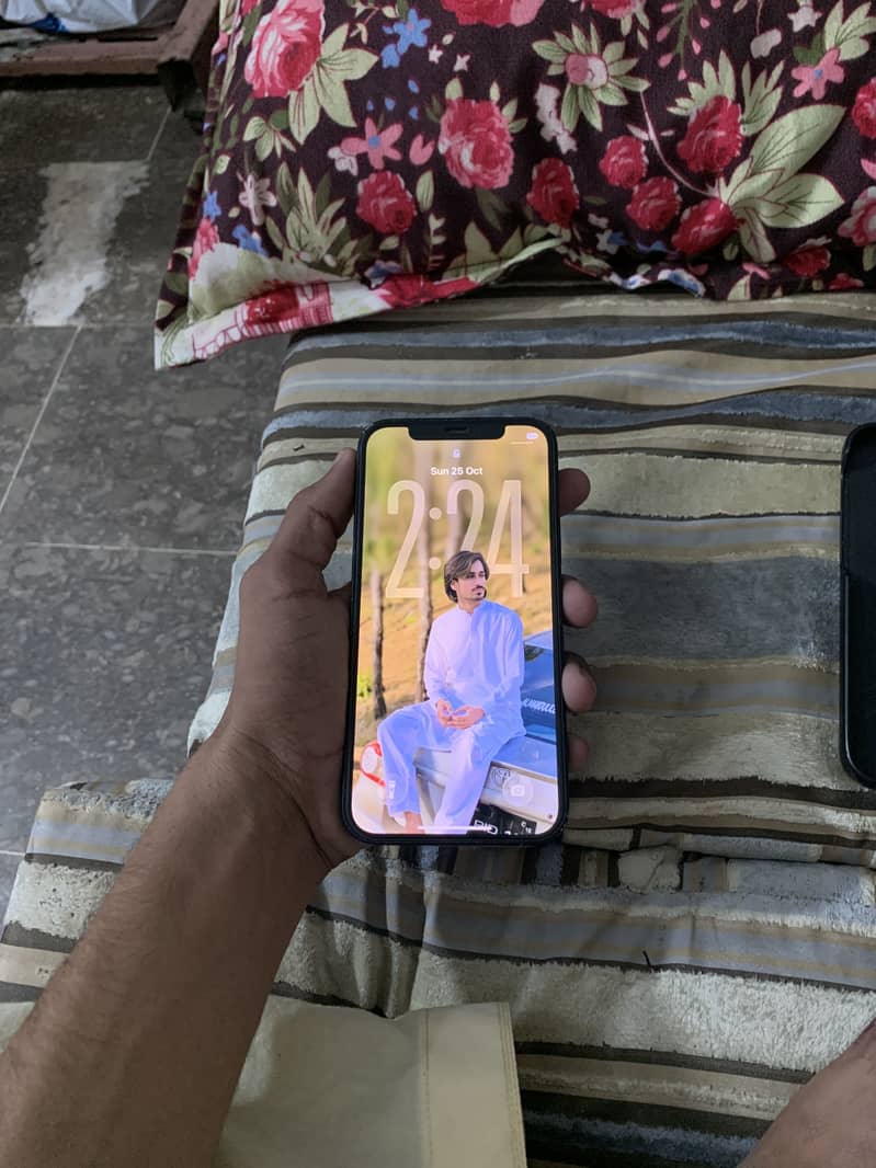 Apple iPhone 12 1