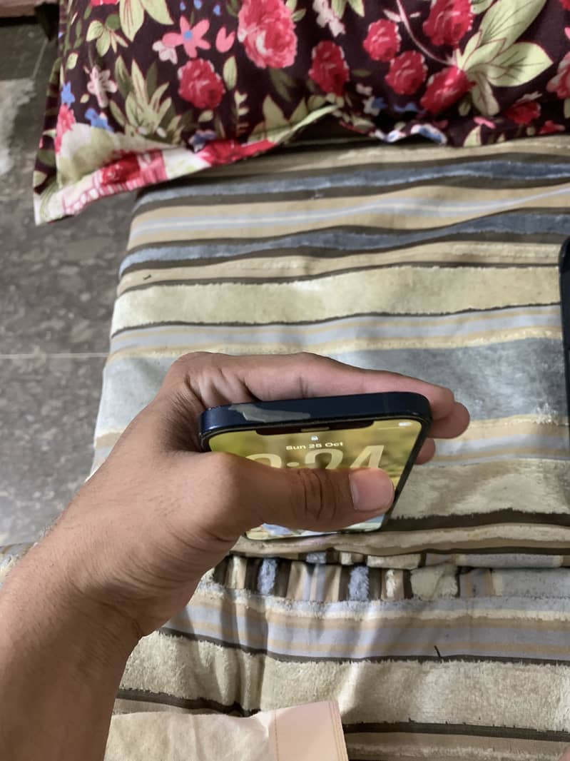 Apple iPhone 12 3