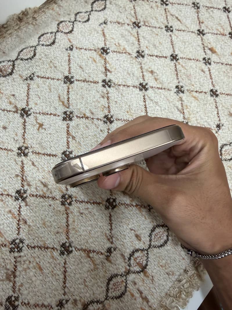 Apple iPhone 16 Pro 5