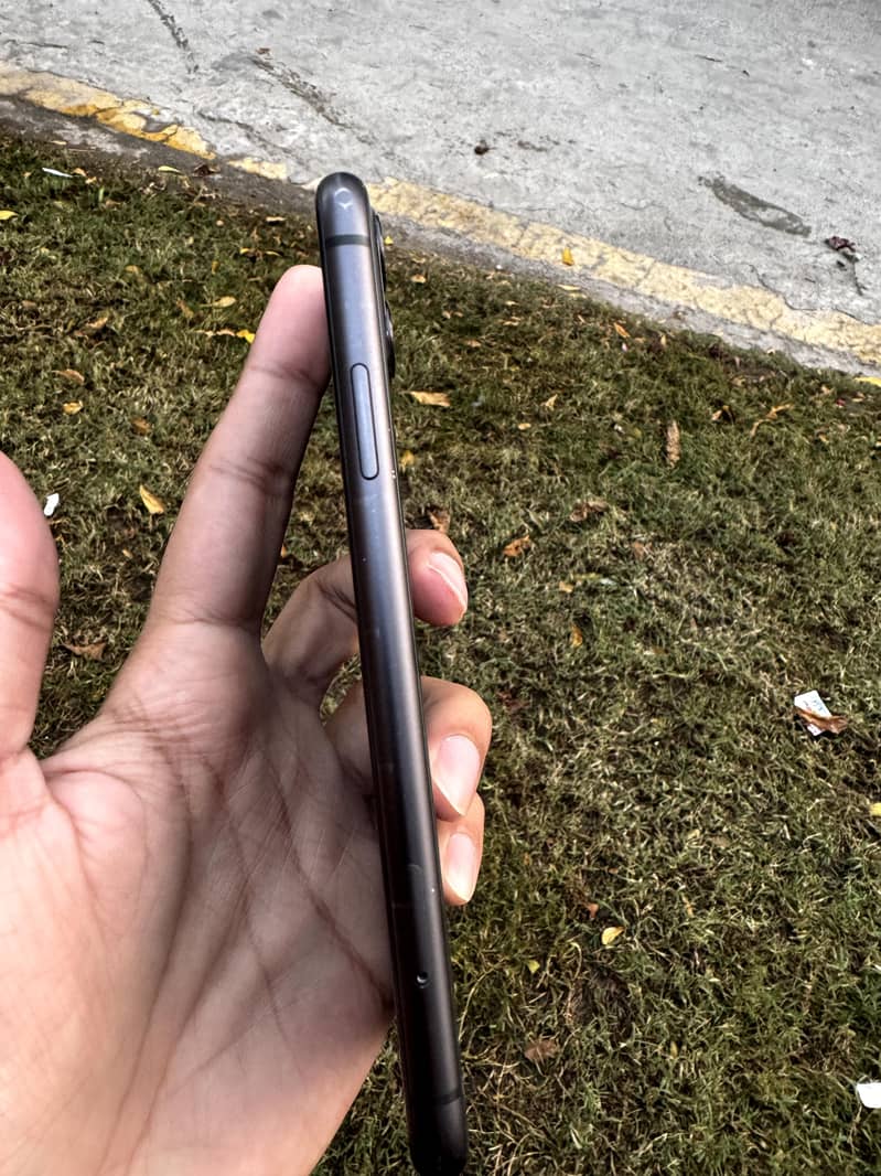 Apple iPhone 11 3