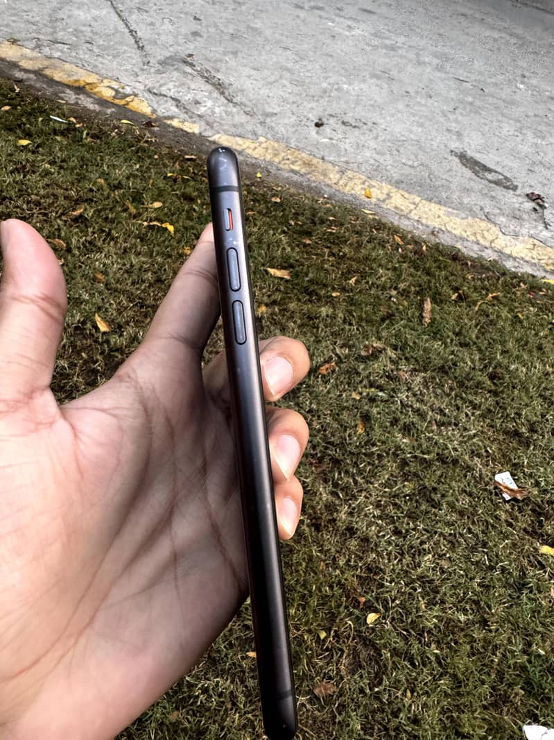 Apple iPhone 11 5